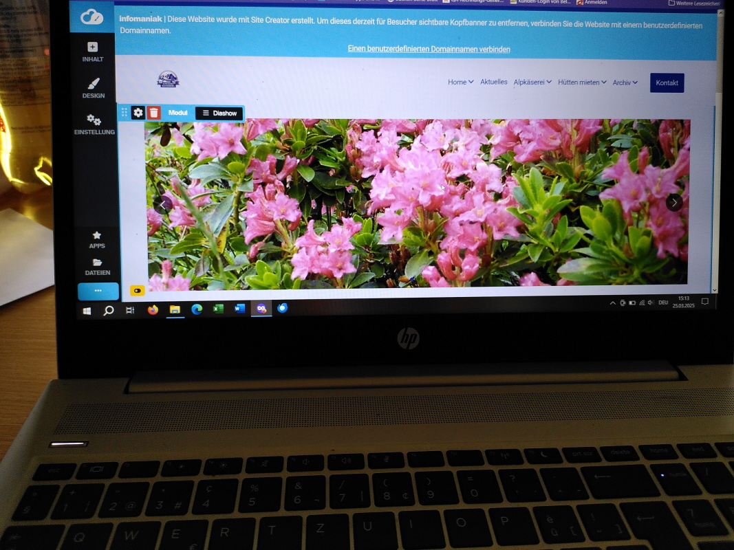 der Slider unserer Webseite ist im Computer zu sehen