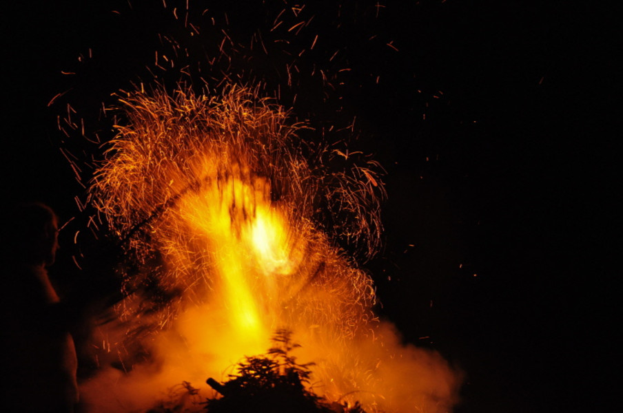 das brennende grosse 1.-August-Feuer